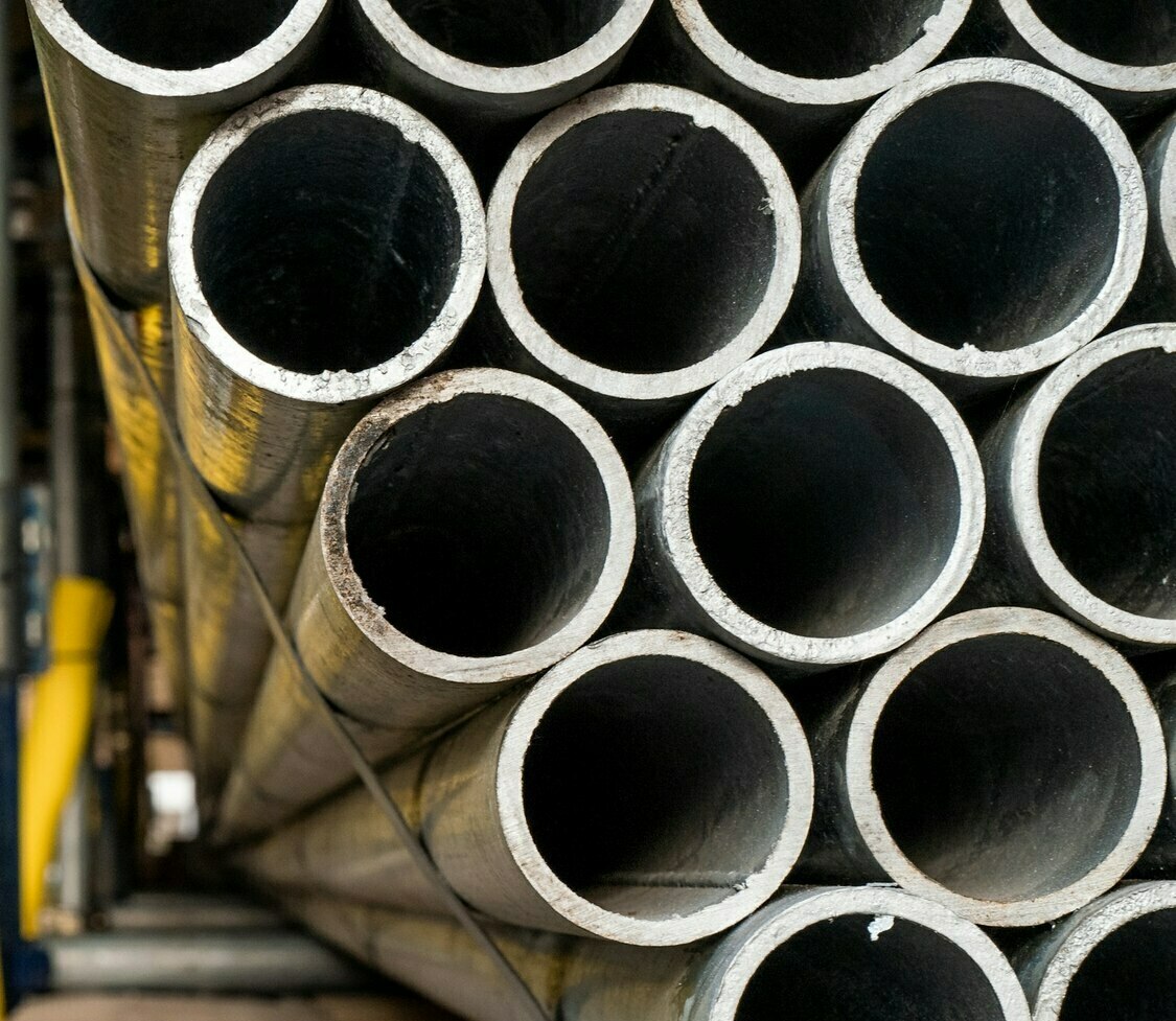 Выполненная расточка отверстий в металле